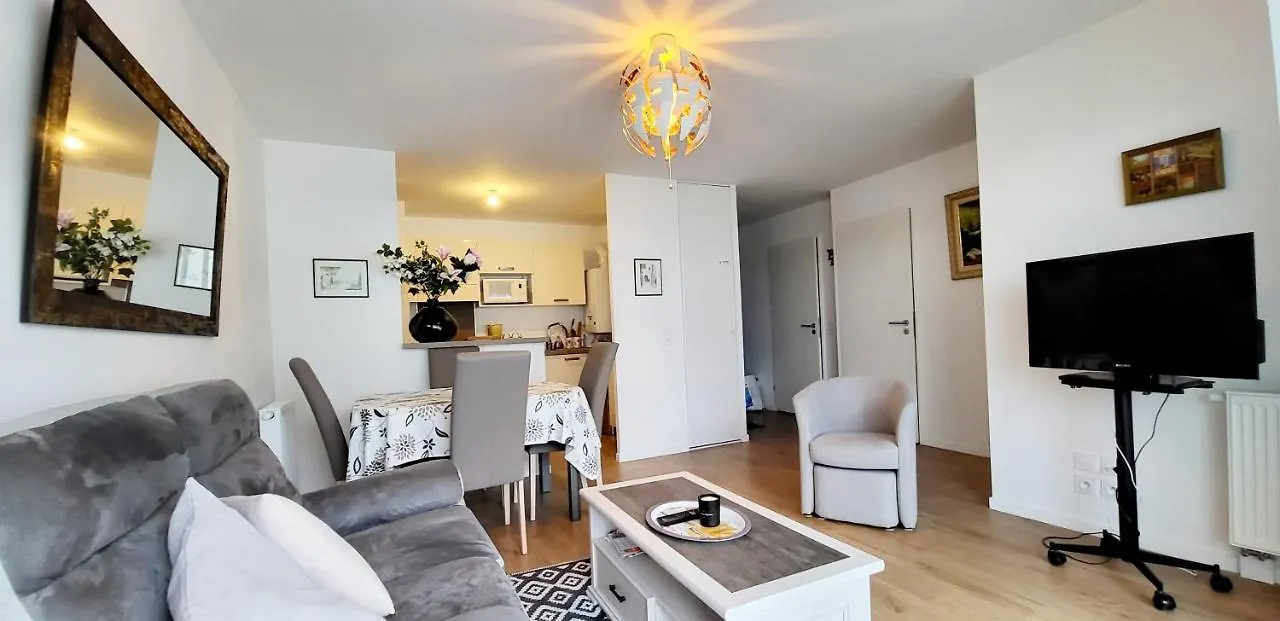Appartement Moderne Finement Decore Avec Balcon A Vannes Centre
