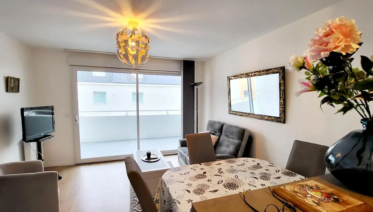 Appartement Moderne Finement Decore Avec Balcon A Vannes Centre